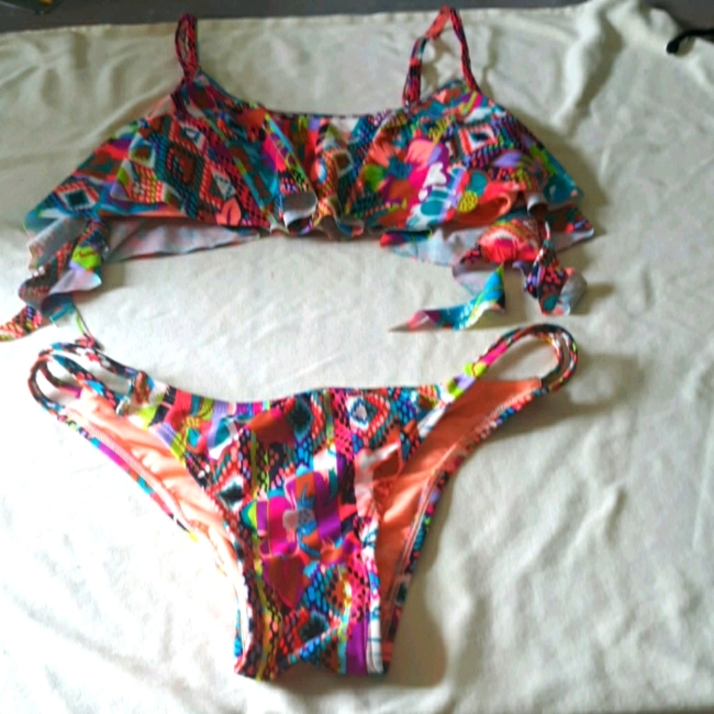 NWOT-Xhilaration Multicolor Med. Gorgeous Bikini